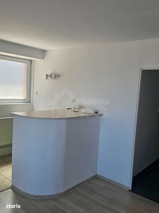 De închiriat spatiù comercial
