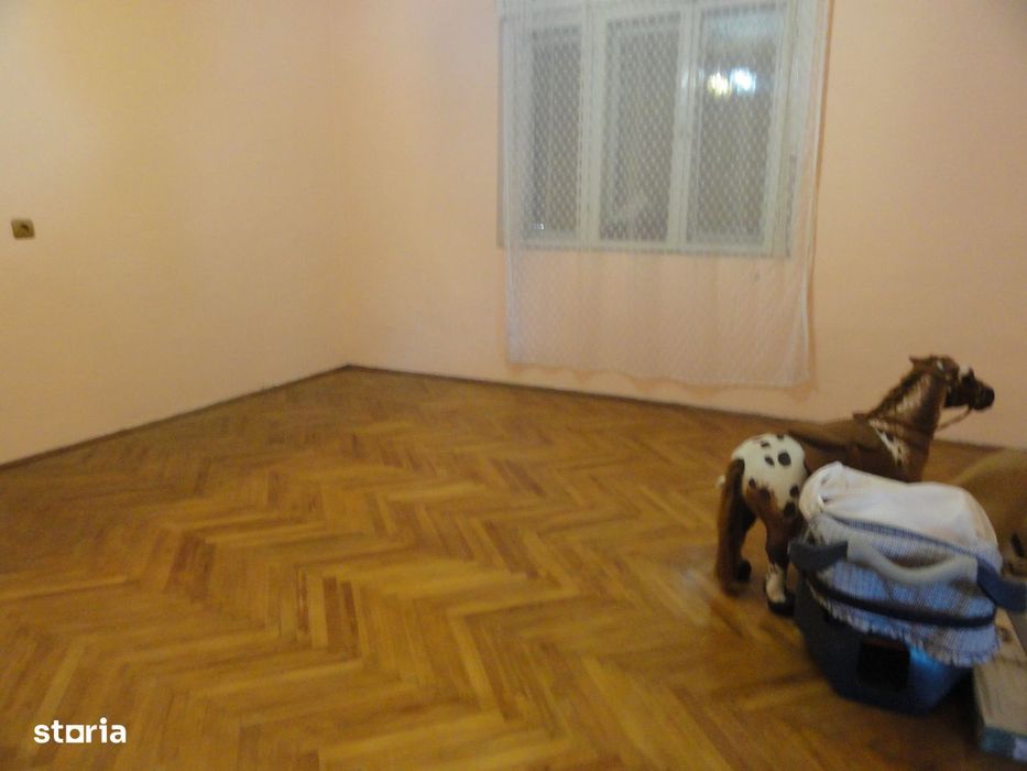 Casa 4 camere situata pe colt intr-o locatie buna in zona Gai