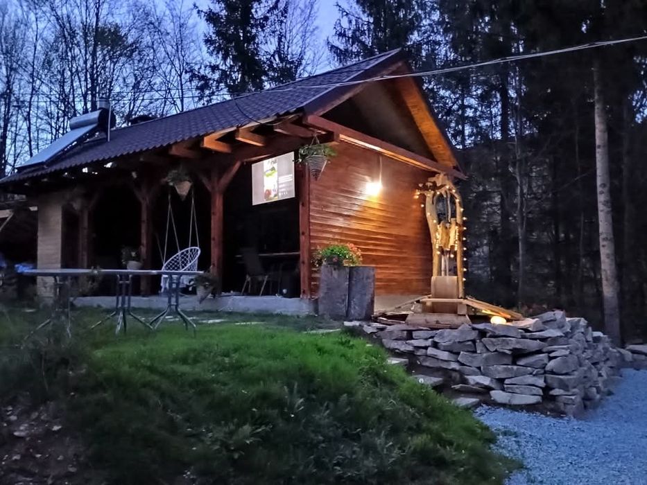 Cabana  cu piscină încălzită închiriem integral