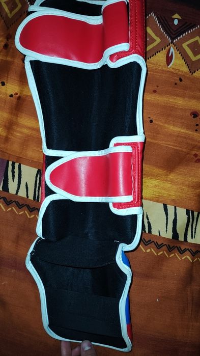 Vând tibiere kikbox mărimea M