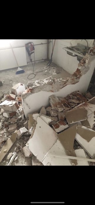 Decopertari apartament, gresie si faianta , decojire pereti luat moloz