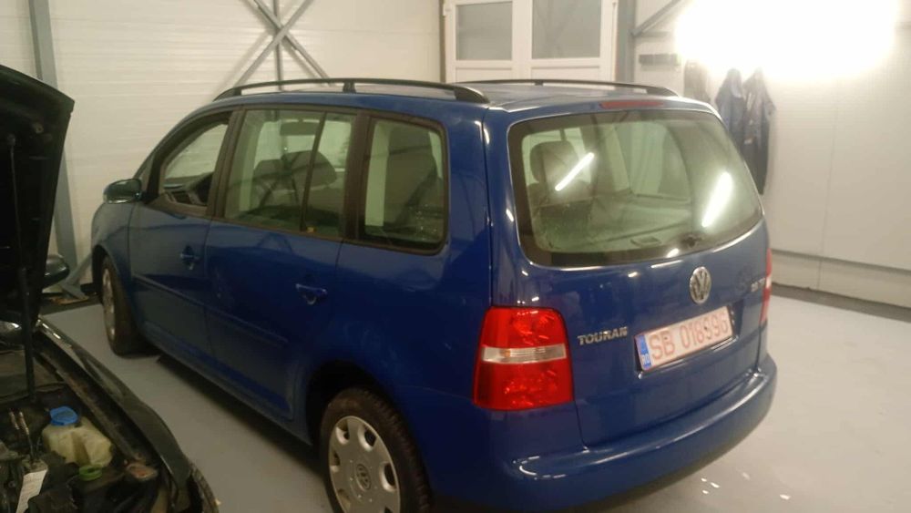 Dezmembrez Wollswagen Touran 

Wollswagen golf 5 plus 

1.9 TDI.   BKC