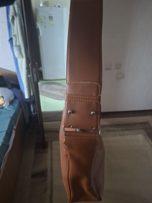 Vinzare geanta din piele pt dame.