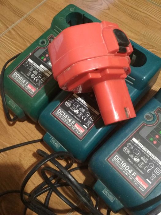 батерия1420/14.4v за makita и 3 броя зарядни-100лв