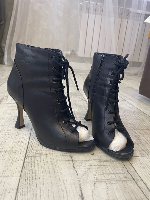 Новые кожаные хилсы