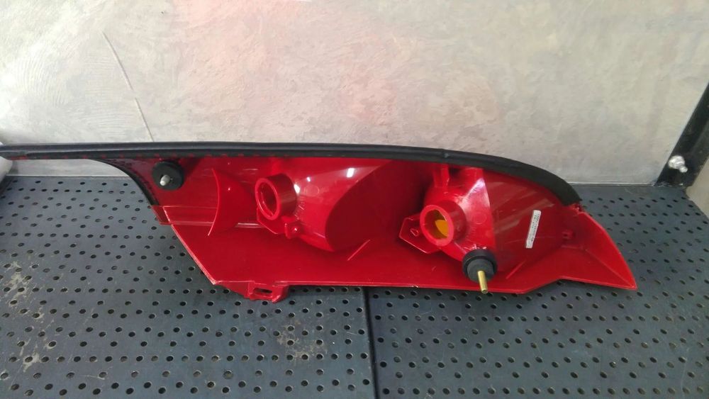 Stop tripla lampa stanga ford focus 1 daw 1m5113a603ab