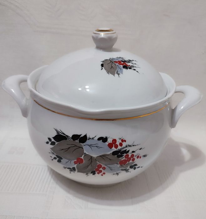 Супница фарфоровая