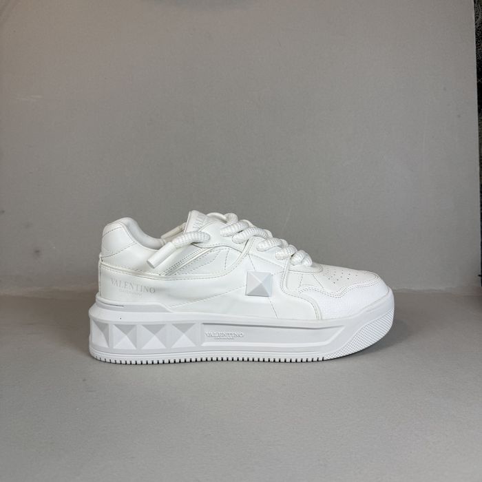 Valentino Garvani Stud XL "White"! НОВИ!