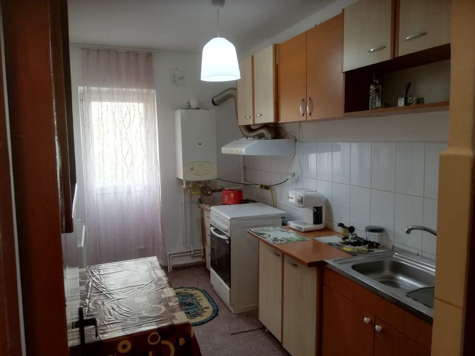 Închiriez apartament / loc parcare inclus