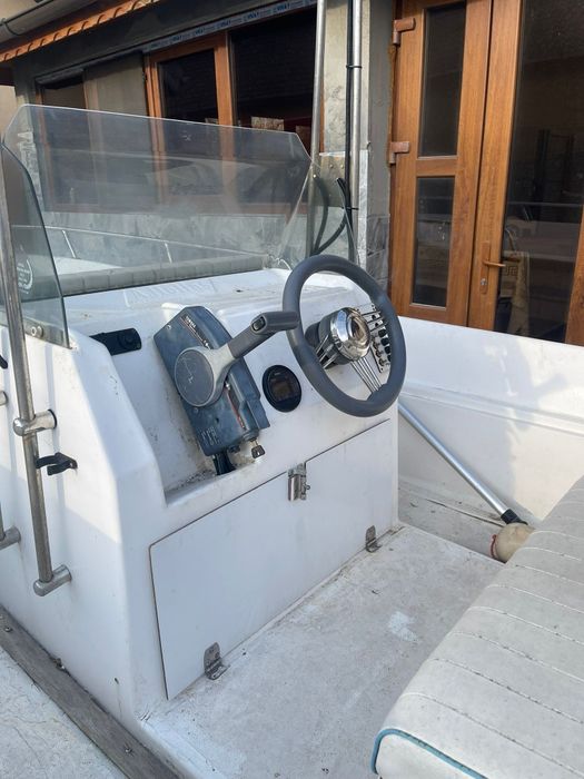 Barca Hellas trimaran și motor Yamaha 50 cp 4th