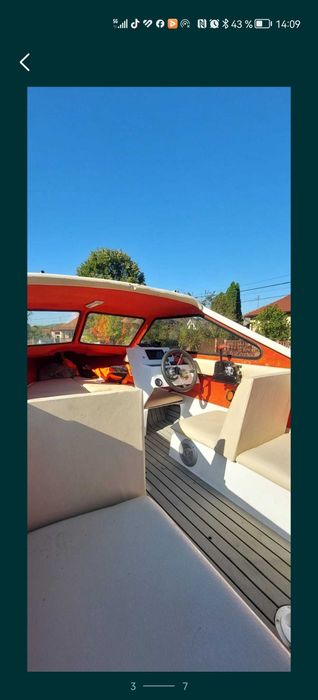 Vând barcă cu motor