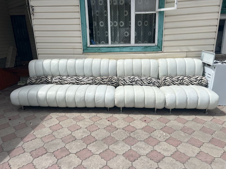 Продам диван чистый кожа