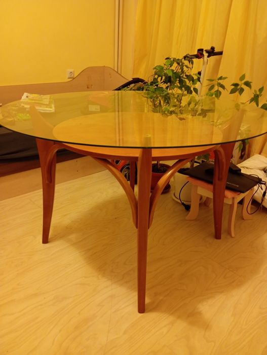 Трапезна кръгла маса