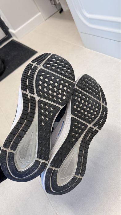 Продам кроссовки Nike оригинал размер 41