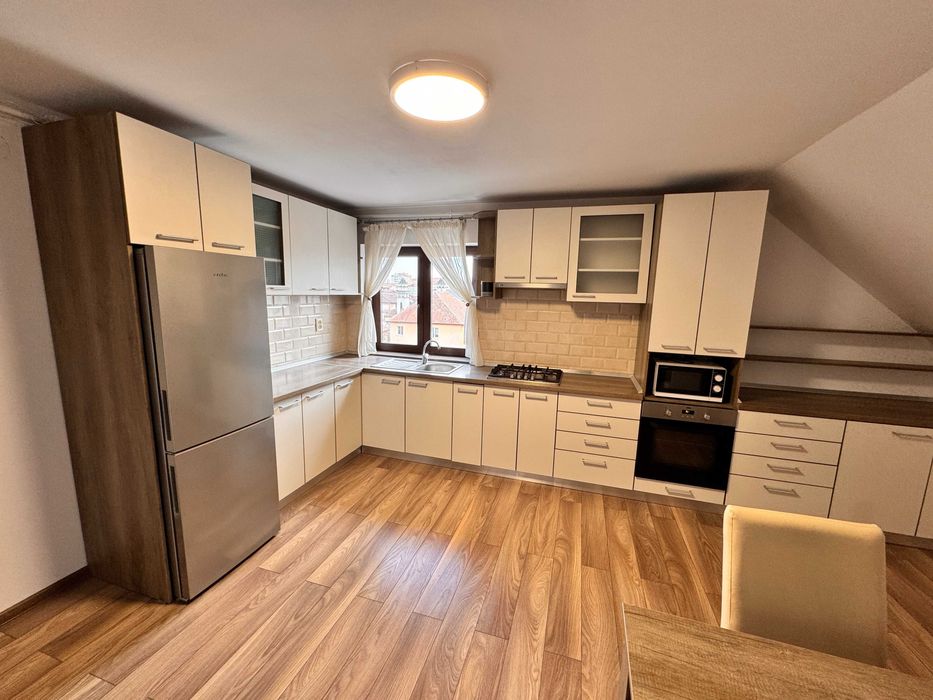 Inchiriez Apartament 2 camere central, parcare, Milea