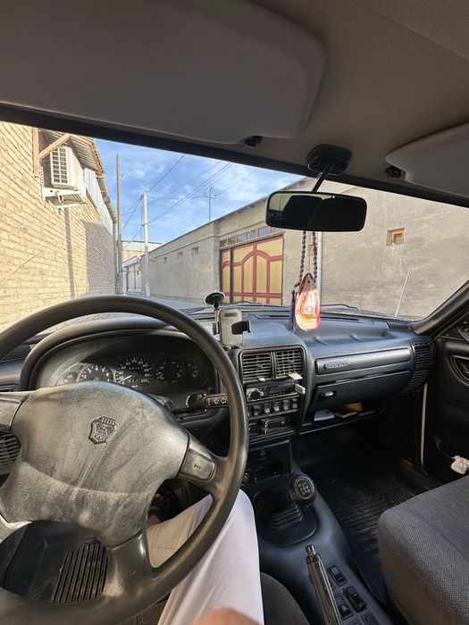 Gaz Volga 3110.