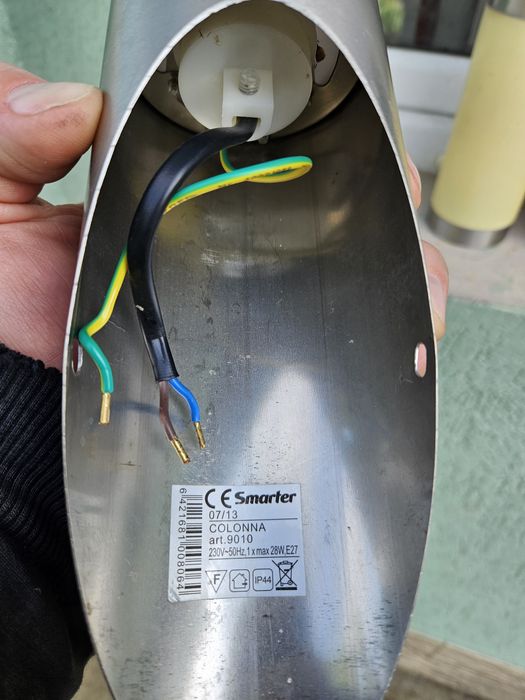 Lustra perete oblică