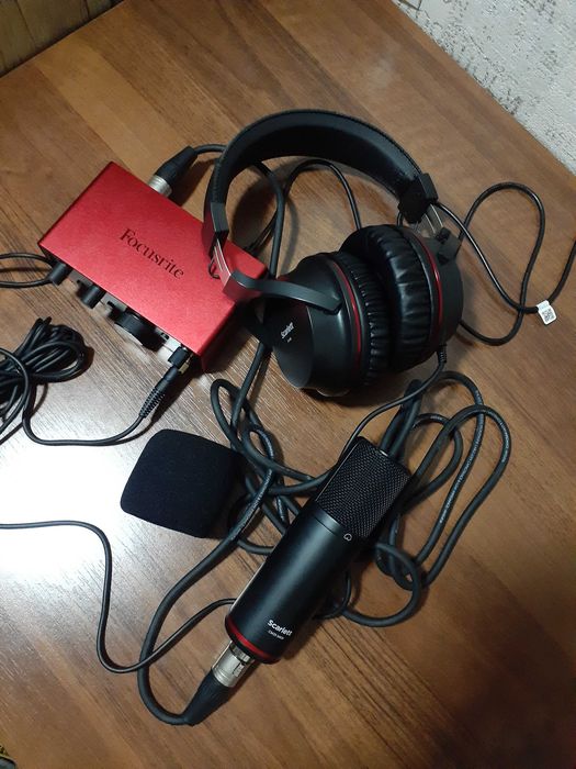 Студийный комплект Focusrite Scarlett Solo Studio 4th Gen