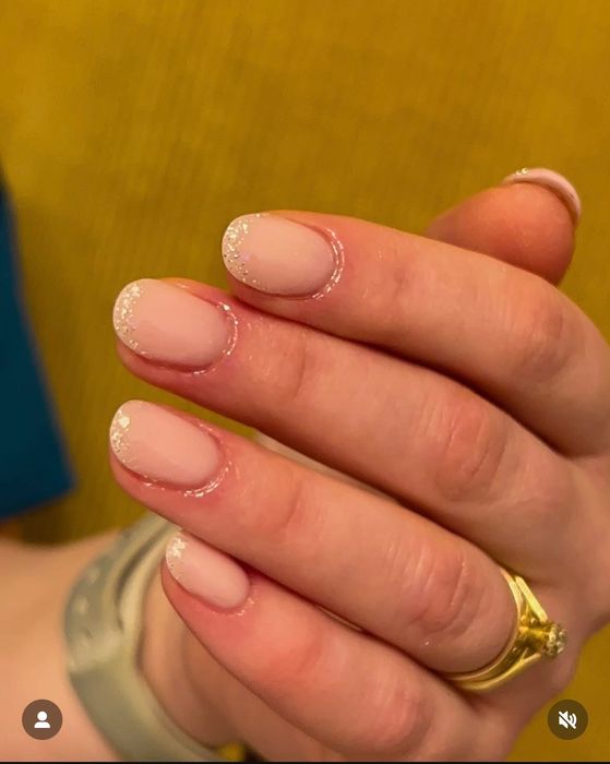 Caut fete pentru programari la manichiura - preturi accesibile