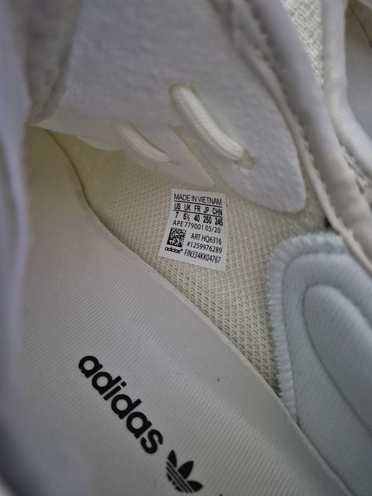 Adidas Yeezy Boost 350 v2 Bone Sneakers