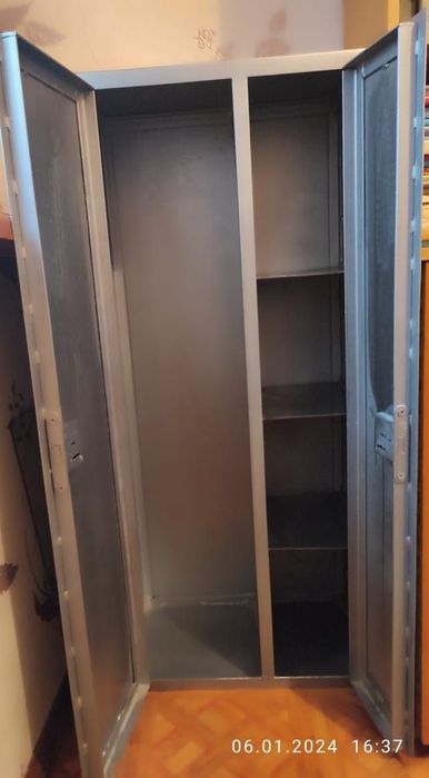 Продам  сейф металл, тяжёлый ..