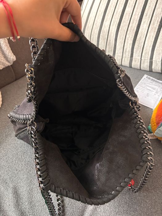 Голяма дамска чанта в черно с блестящи нишки