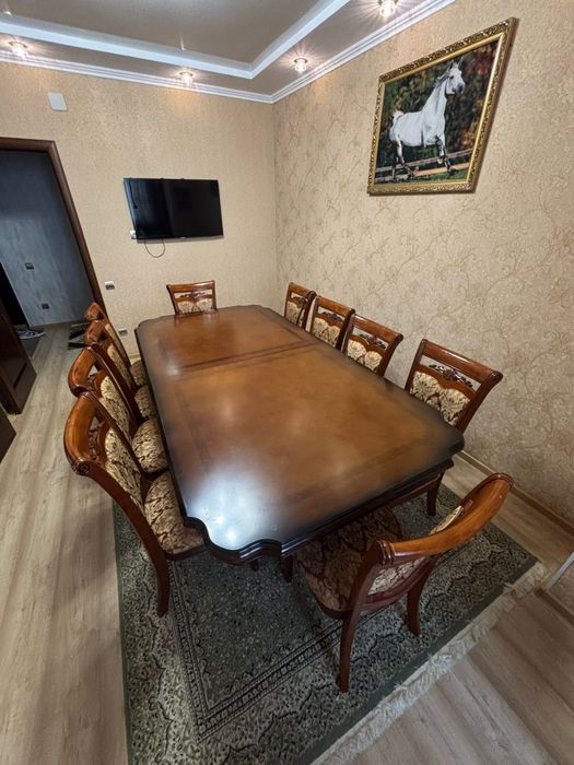 Стол со стульями