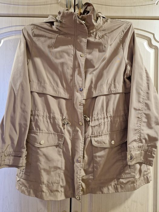 Продам  весеннюю ветровку