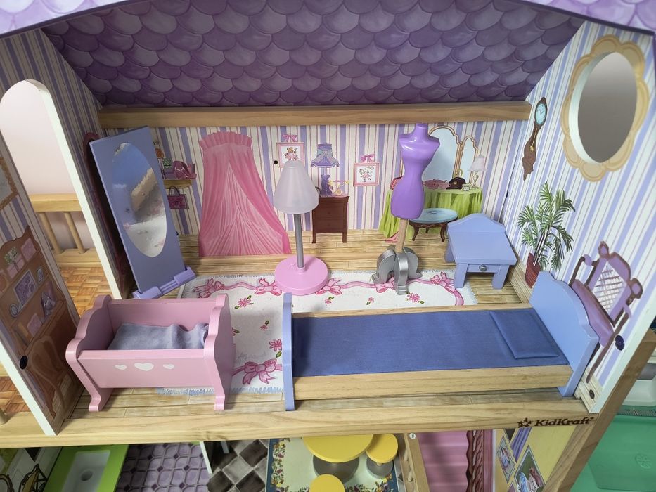 Дървена къща за кукли + много аксесоари