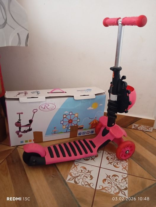 Trotineta cu șezut detașabil