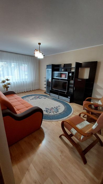 Închiriez apartament 3 camere  etaj 1