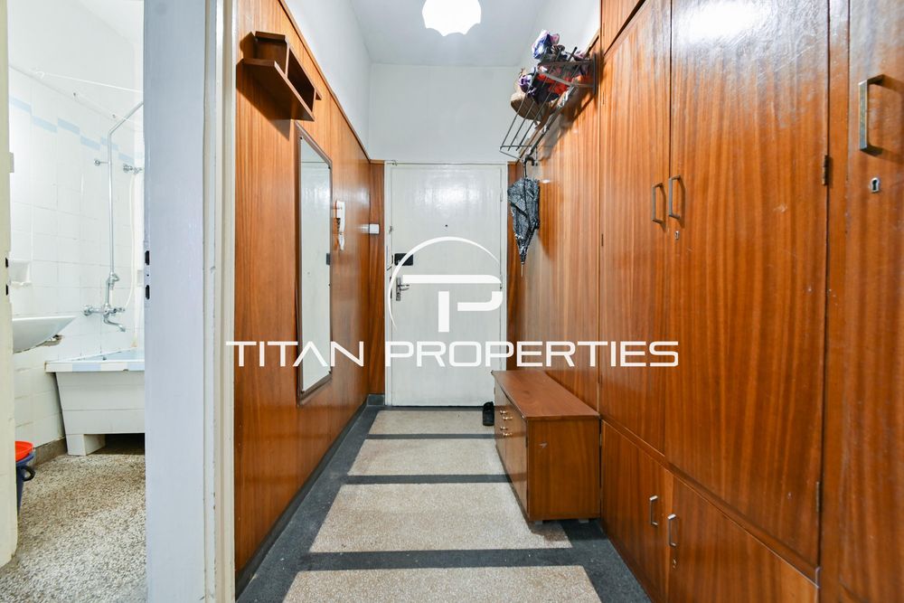 Тристаен за продажба в Зона Б-5