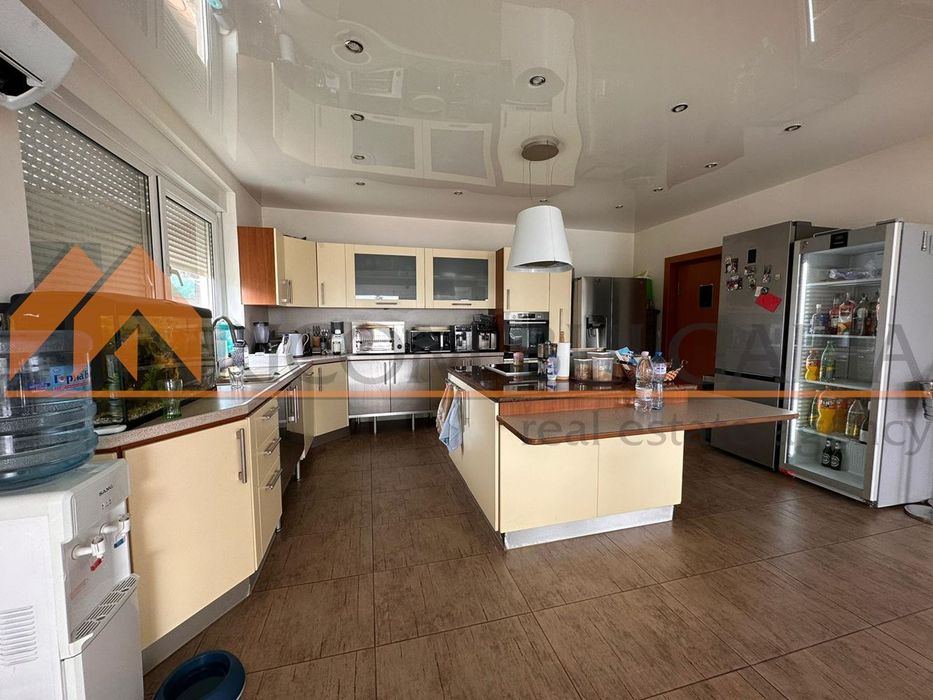 Продава се Къща в Варна, м-т Траката - 990 кв.м за 697 €/кв.м - Снимка #2