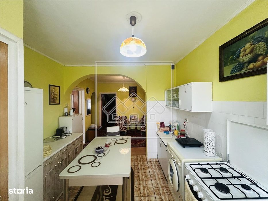 Ap decomandat, 3 camere, balcon, pivnita - N. Iorga — fotografia 1