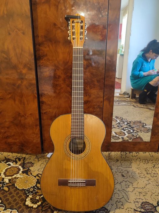 Гитара музима ресоната