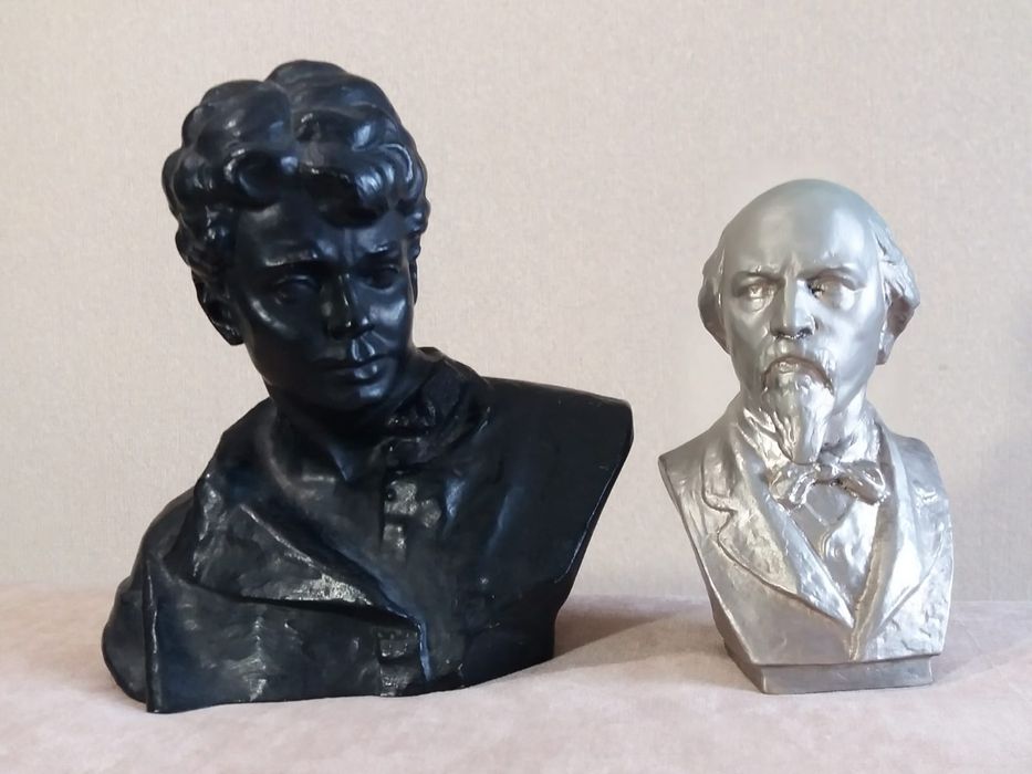 Бюст Н. Некрасова