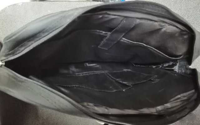 Бизнес чанта с отделение за лаптоп и допълнителни джобове