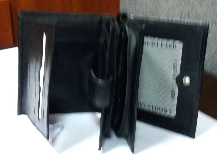 Дамски портфейл от естествена кожа - практичен и компактен