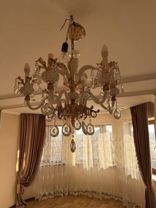 Срочно продам люстру