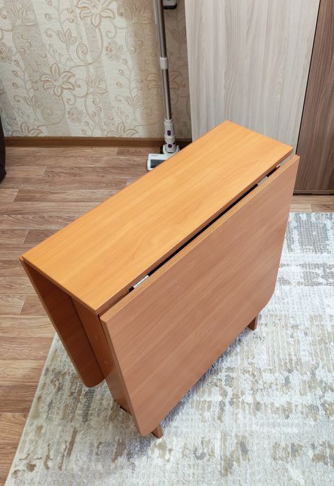 Продам стол книжку в отличном состоянии.