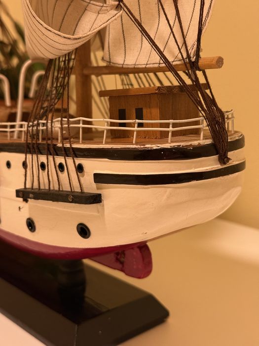 Decor corabie confectionata manual din lemn