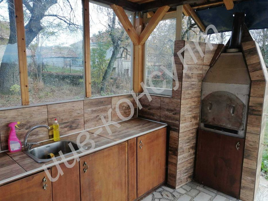 Имот с бизнес потенциал / къща за гости/