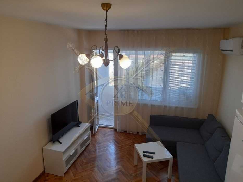 Тристаен апартамент в Зимно кино Тракия !2954072
