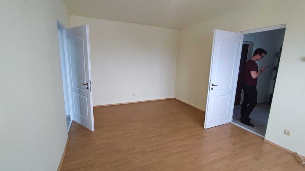 Apartament 2 cam de inchiriat, nelocuit, renovat in bloc reabilitat!