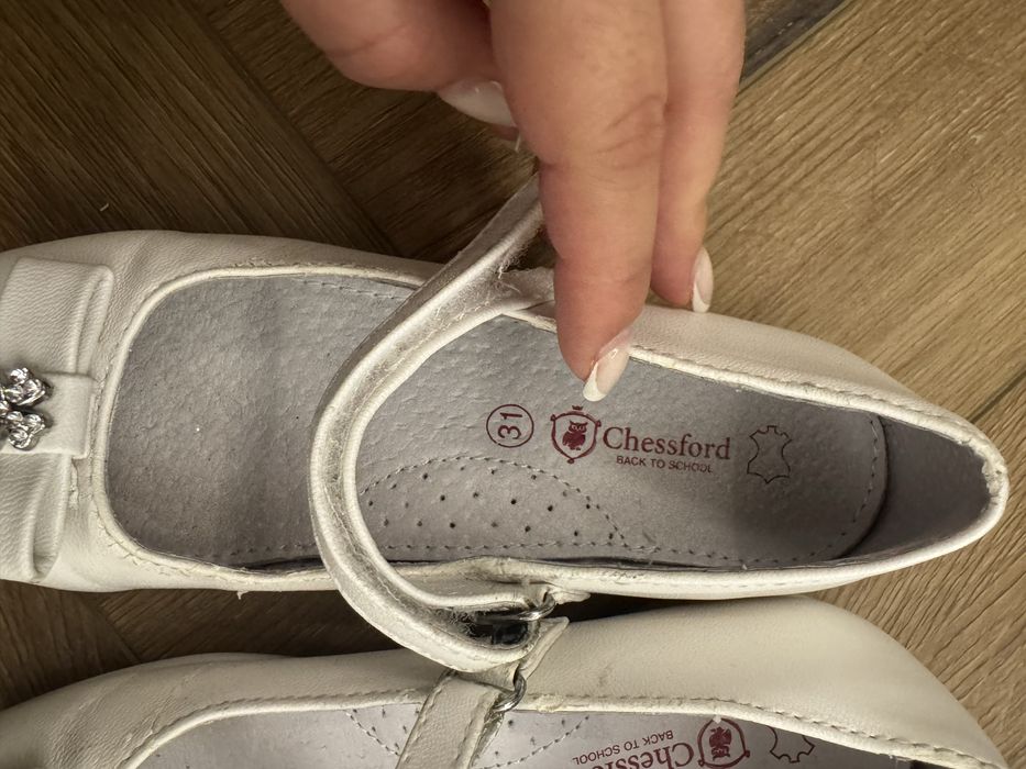 Продам белые туфли 31 рр