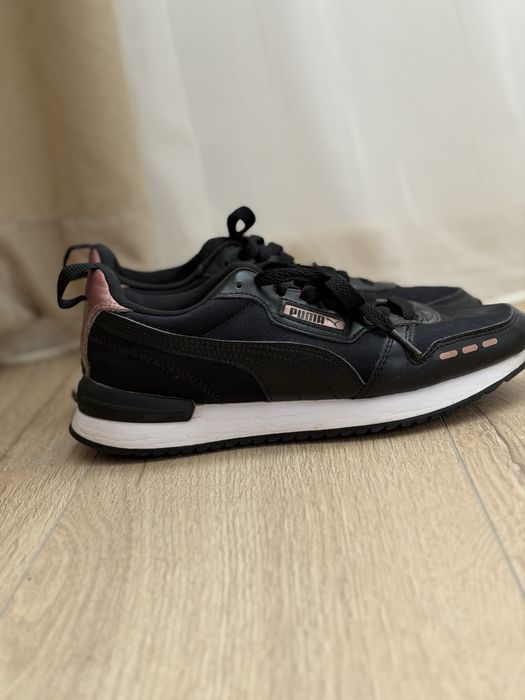 Сникърси Puma.