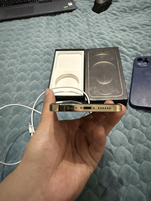 Айфон 12про мах[в идеальном состояний]