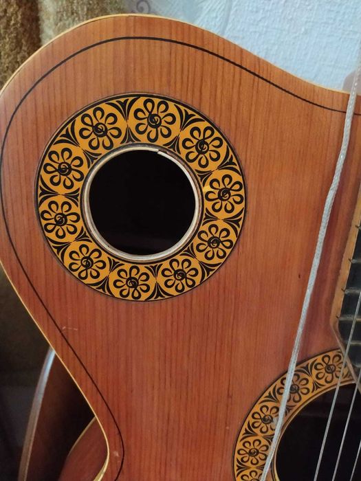 Продам раритетную гитару