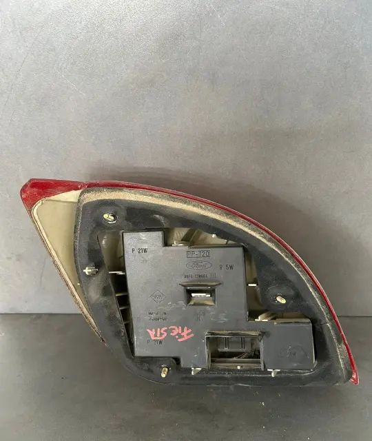 Lampa / Tripla stop dreapta pe aripa Ford Fiesta 1999 1.8 D MT (59 hp)