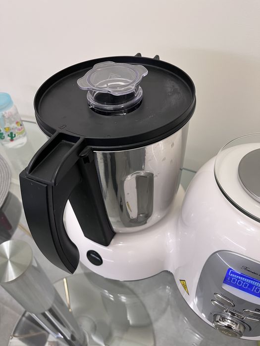 Robot Mixer-blender-fierbator-gatit in aburi-cantar